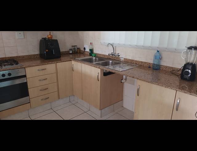 3 BEDROOM HOUSE TO LET IN ESCOMBE